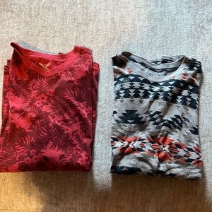 Set of 2 patterned tshirts. Both young mens xl